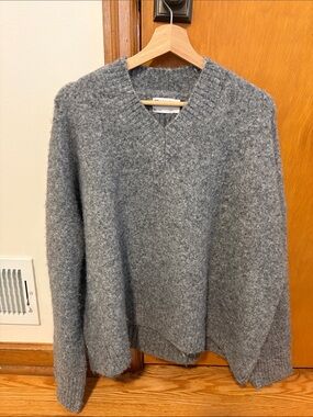 ASOS Gray V-Neck Wool Blend Sweater Size L